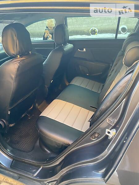 Внедорожник / Кроссовер Kia Sportage 2013 в Мариуполе