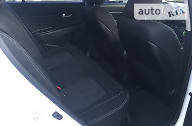 Позашляховик / Кросовер Kia Sportage 2013 в 