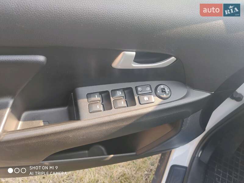 Позашляховик / Кросовер Kia Sportage 2014 в Золочеві фото 29 Позашляховик / Кросовер Kia Sportage 2014 в Золочеві