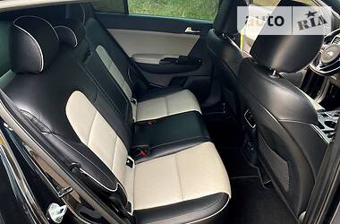 Позашляховик / Кросовер Kia Sportage 2017 в 