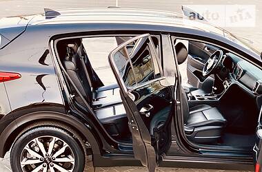 Позашляховик / Кросовер Kia Sportage 2016 в 