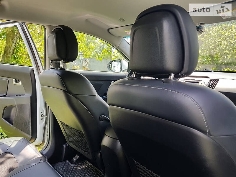Внедорожник / Кроссовер Kia Sportage 2011 в Сумах