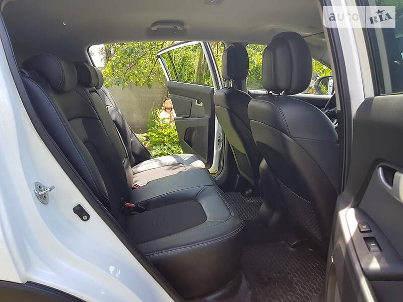 Внедорожник / Кроссовер Kia Sportage 2011 в Сумах