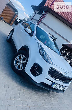 Внедорожник / Кроссовер Kia Sportage 2016 в Староконстантинове