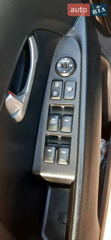 Внедорожник / Кроссовер Kia Sportage 2014 в Киеве