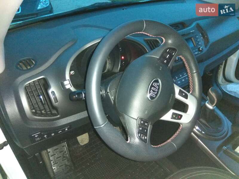 Внедорожник / Кроссовер Kia Sportage 2012 в Ивано-Франковске