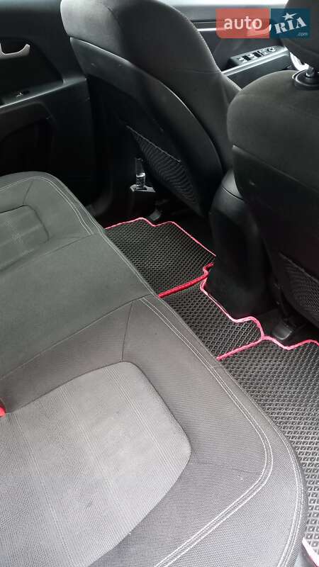 Позашляховик / Кросовер Kia Sportage 2012 в Харкові