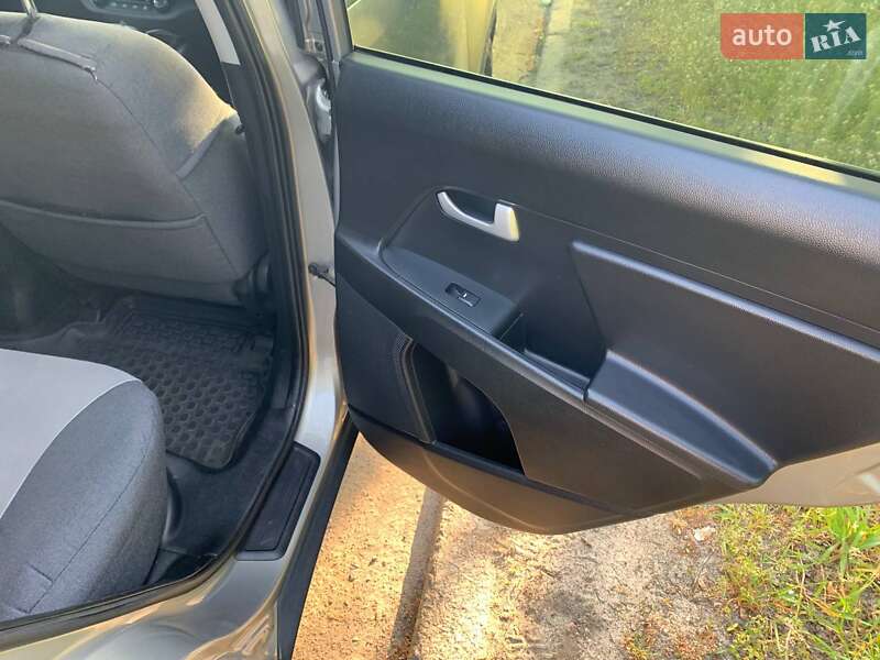 Внедорожник / Кроссовер Kia Sportage 2012 в Киеве