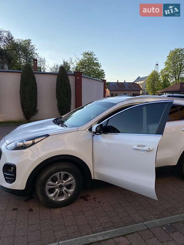 Внедорожник / Кроссовер Kia Sportage 2016 в Стрые