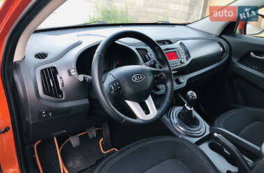 Внедорожник / Кроссовер Kia Sportage 2012 в Каменском