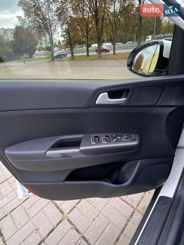 Позашляховик / Кросовер Kia Sportage 2016 в Києві