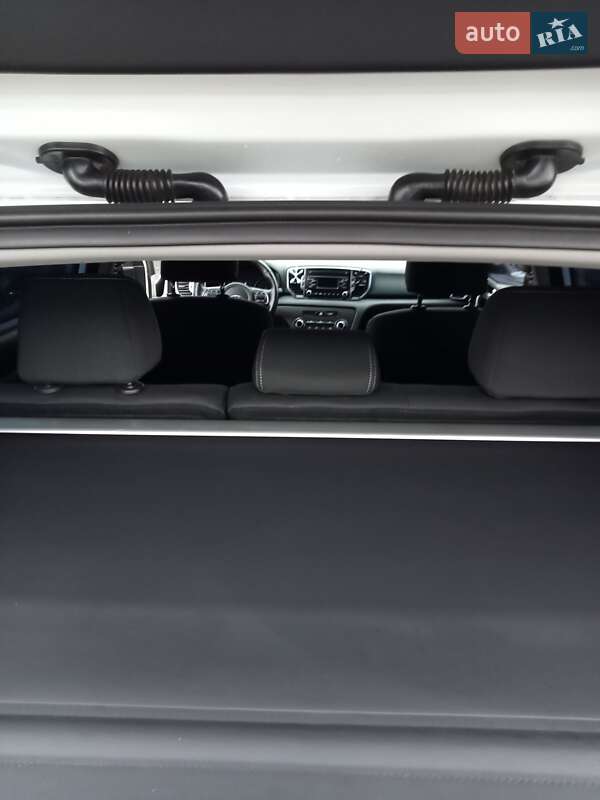 Внедорожник / Кроссовер Kia Sportage 2016 в Ужгороде фото 3 Внедорожник / Кроссовер Kia Sportage 2016 в Ужгороде