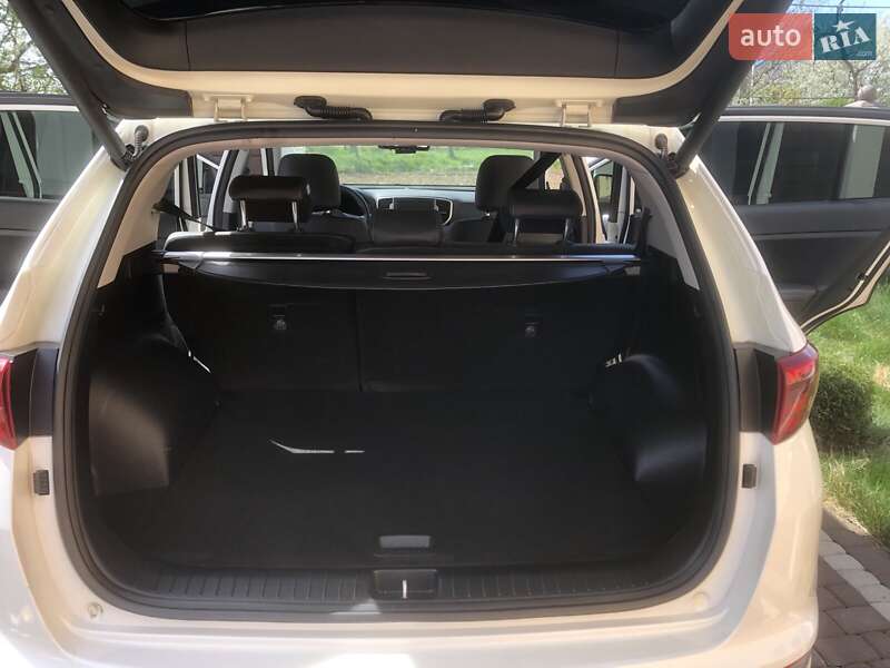 Внедорожник / Кроссовер Kia Sportage 2017 в Черновцах