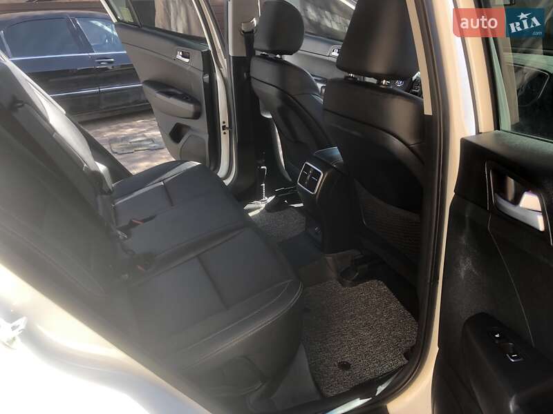 Внедорожник / Кроссовер Kia Sportage 2017 в Черновцах