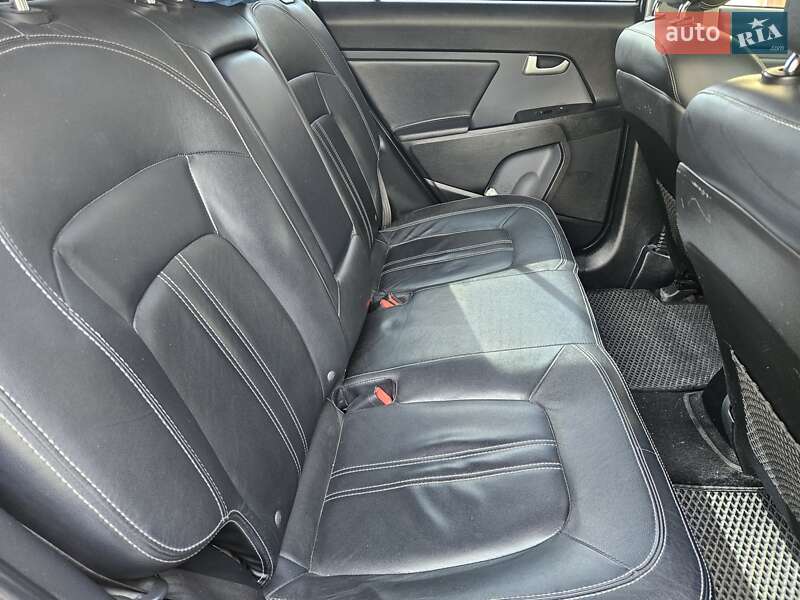 Внедорожник / Кроссовер Kia Sportage 2011 в Черновцах