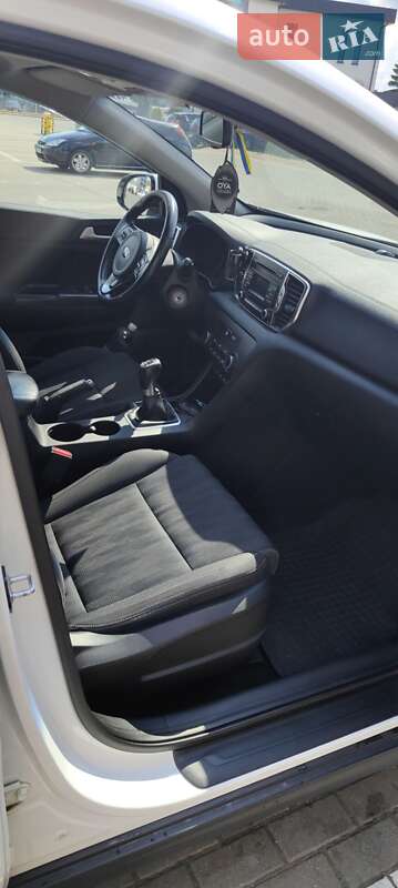 Внедорожник / Кроссовер Kia Sportage 2016 в Ивано-Франковске