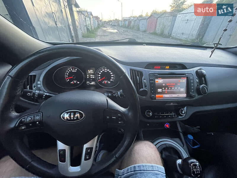Позашляховик / Кросовер Kia Sportage 2015 в Львові
