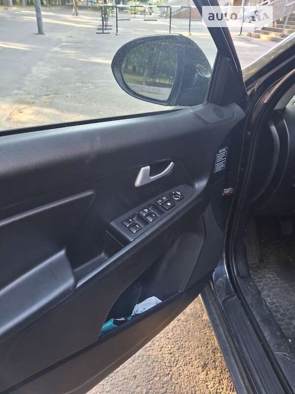 Позашляховик / Кросовер Kia Sportage 2011 в Івано-Франківську