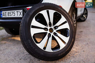 Внедорожник / Кроссовер Kia Sportage 2012 в 