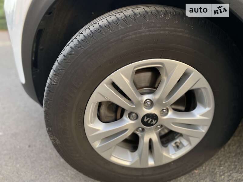 Позашляховик / Кросовер Kia Sportage 2017 в Гребінці