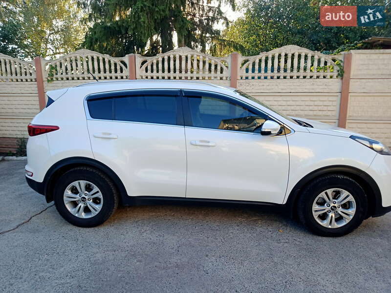 Внедорожник / Кроссовер Kia Sportage 2016 в Лебедине