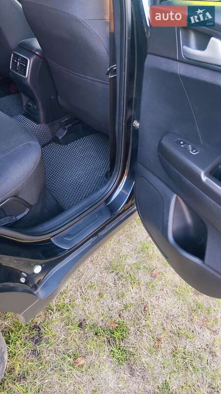 Внедорожник / Кроссовер Kia Sportage 2016 в Шостке