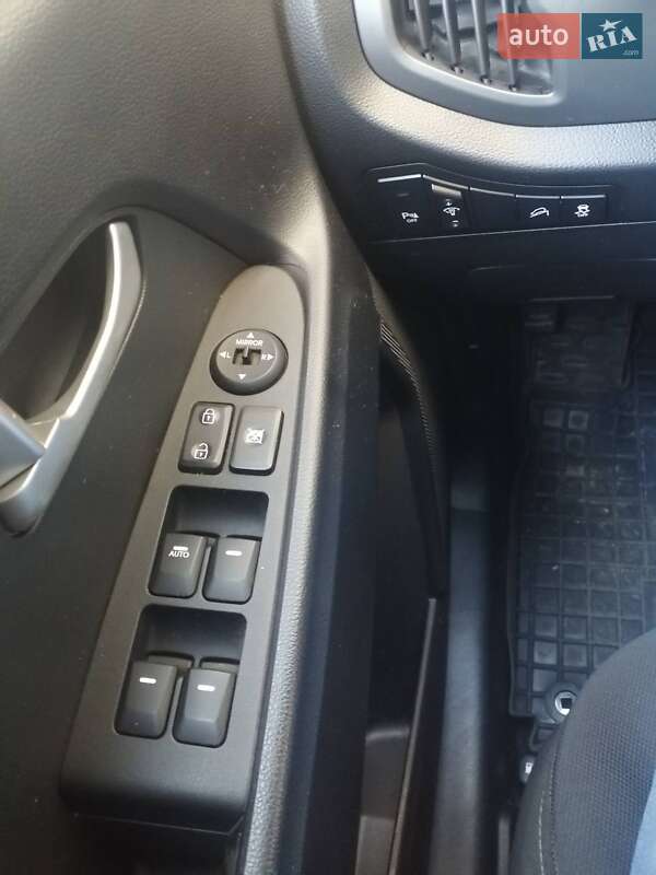 Позашляховик / Кросовер Kia Sportage 2012 в Кривому Розі