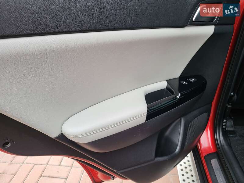 Позашляховик / Кросовер Kia Sportage 2016 в Полтаві