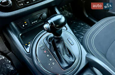 Позашляховик / Кросовер Kia Sportage 2013 в 