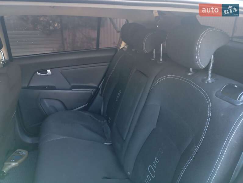 Внедорожник / Кроссовер Kia Sportage 2011 в Городенке