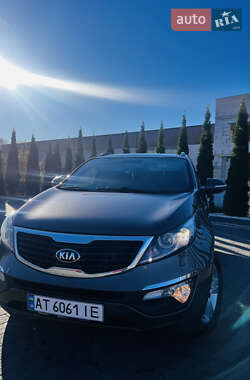 Внедорожник / Кроссовер Kia Sportage 2012 в 