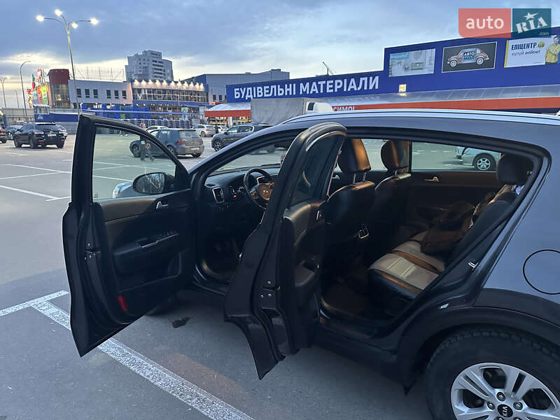 Внедорожник / Кроссовер Kia Sportage 2016 в Хмельницком