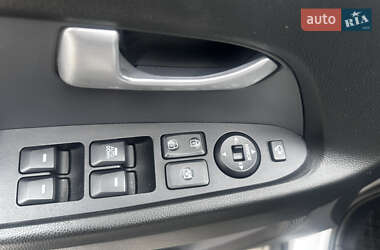 Позашляховик / Кросовер Kia Sportage 2012 в 