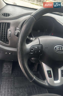 Позашляховик / Кросовер Kia Sportage 2012 в 