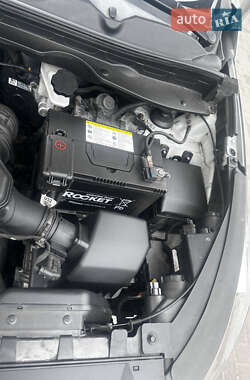 Позашляховик / Кросовер Kia Sportage 2012 в 