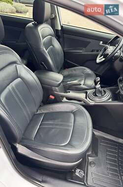 Внедорожник / Кроссовер Kia Sportage 2013 в 