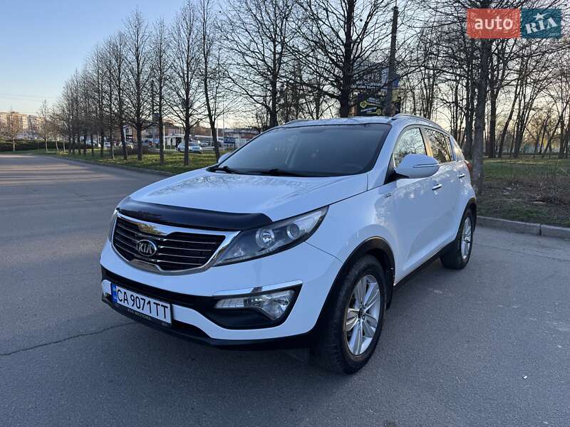 Внедорожник / Кроссовер Kia Sportage 2012 в 