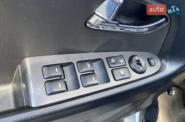 Внедорожник / Кроссовер Kia Sportage 2012 в 