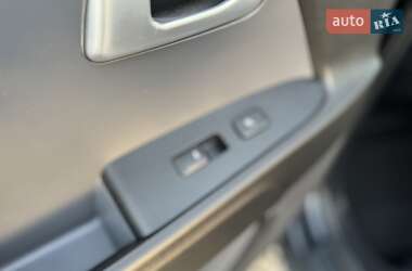 Внедорожник / Кроссовер Kia Sportage 2012 в 
