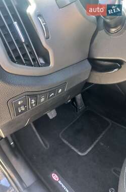 Внедорожник / Кроссовер Kia Sportage 2012 в 