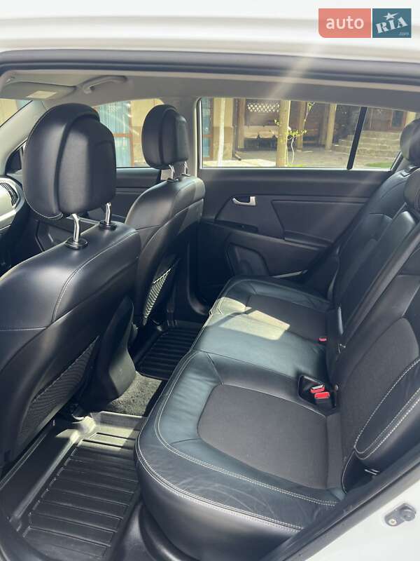 Внедорожник / Кроссовер Kia Sportage 2011 в Ровно