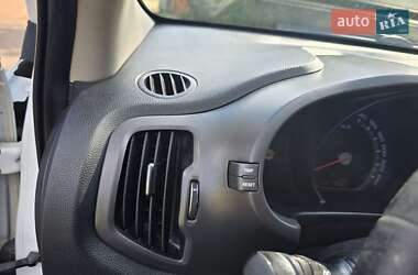 Внедорожник / Кроссовер Kia Sportage 2012 в 