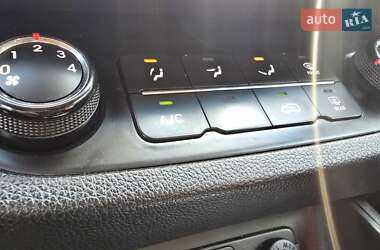 Внедорожник / Кроссовер Kia Sportage 2012 в 