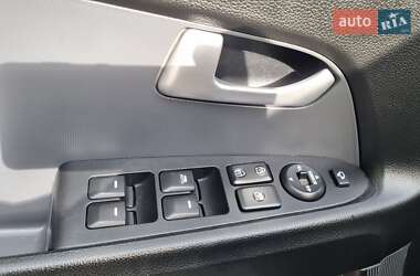 Внедорожник / Кроссовер Kia Sportage 2012 в 