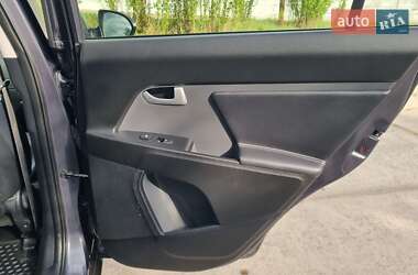 Внедорожник / Кроссовер Kia Sportage 2012 в 