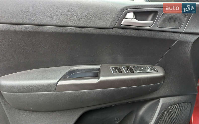 Внедорожник / Кроссовер Kia Sportage 2016 в Черновцах