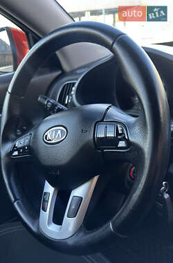 Внедорожник / Кроссовер Kia Sportage 2012 в 