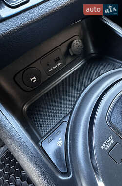 Внедорожник / Кроссовер Kia Sportage 2012 в 