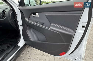 Позашляховик / Кросовер Kia Sportage 2012 в 
