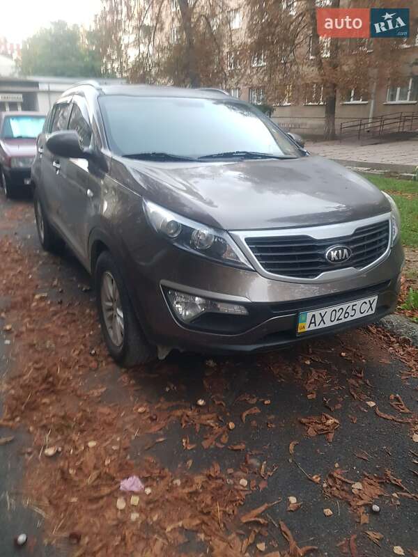 Внедорожник / Кроссовер Kia Sportage 2012 в 